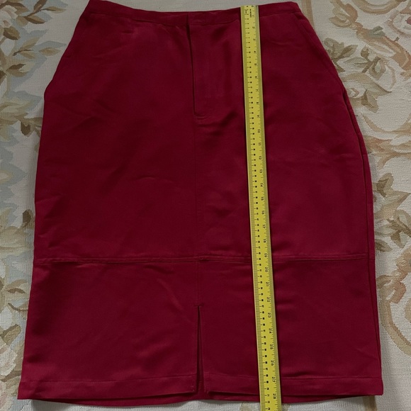 Size 16 burgundy red skirt - Picture 8 of 10